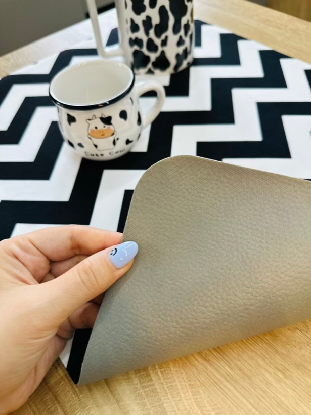 نمگیر ظروف پلیمری